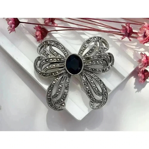 Black onyx & Marcasite Sterling Silver Ribboned Bow Shaped Vintage Brooch Pin - Picture 1 of 6